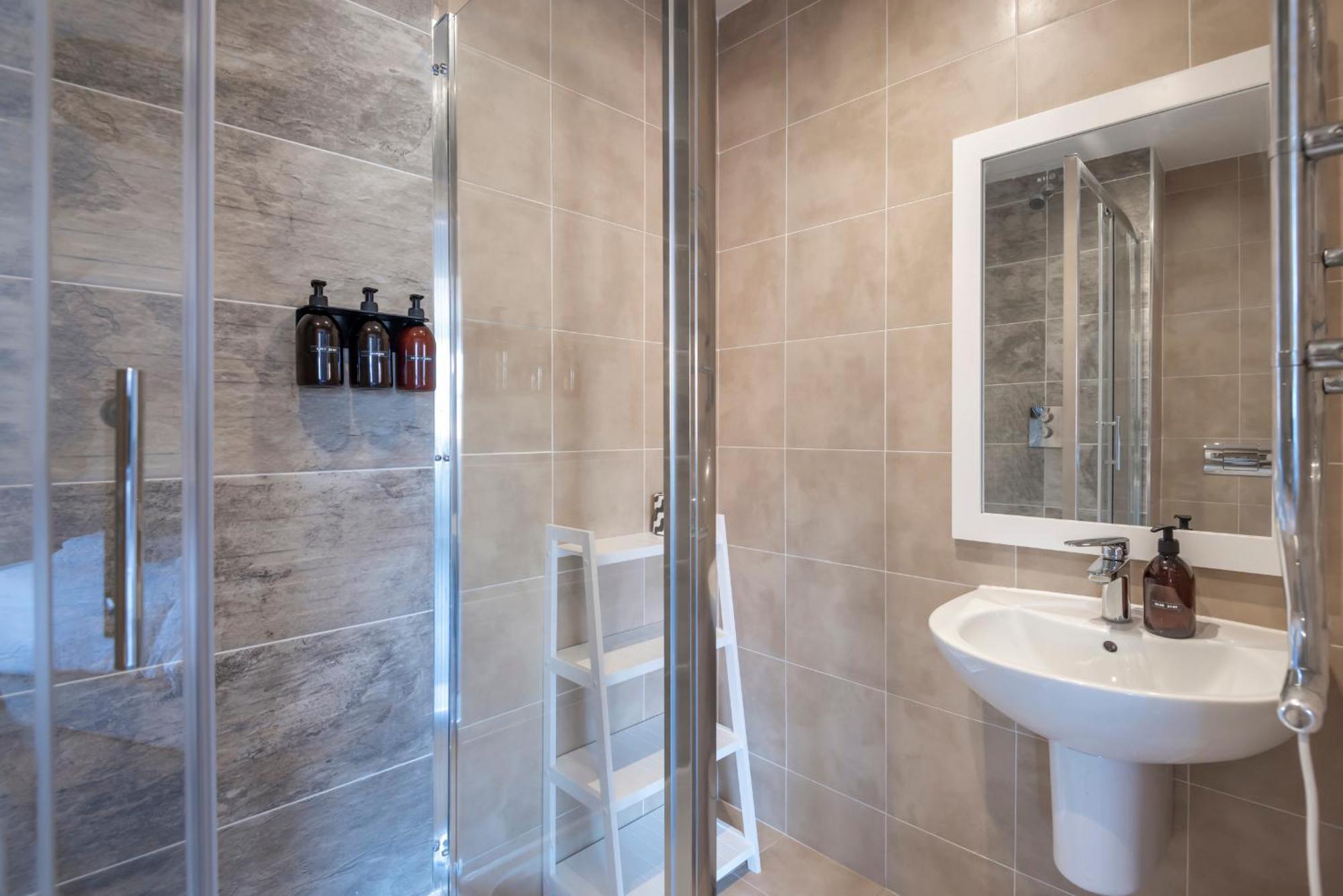 The Loft - Spacious Luxury 2 Bed 2 Bath With Free Secure Parking And Tube Close By Londen Buitenkant foto